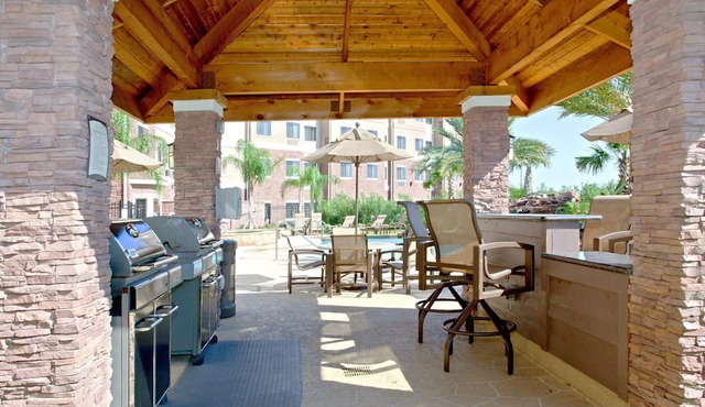 2 Bedrooms | Free Breakfast + Outdoor Pool
