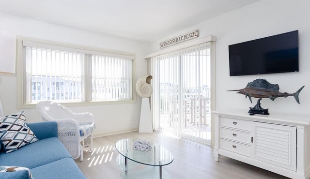Convenient 1BR Condo Steps from Johnnie Mercer’s