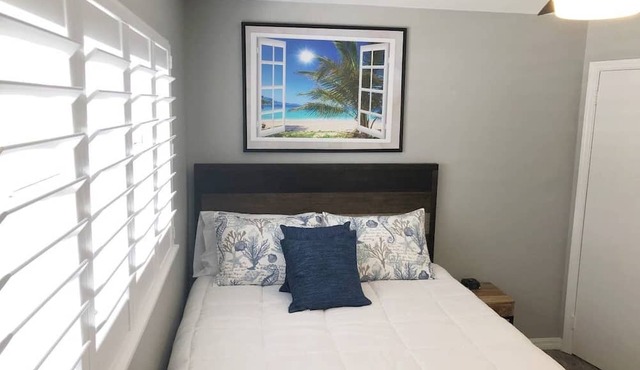 Newly Renovated - Modern Apartment - 1 of 4