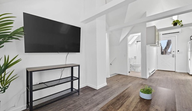 Private 2nd-Floor Apt | 4 Mins to Beach | EV Charger & Parking Included