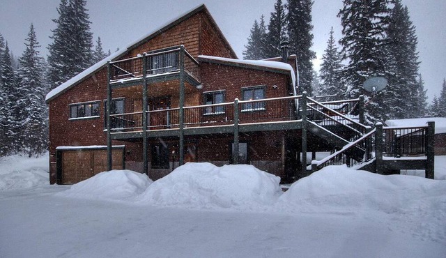 Deluxe Remodeled Cabin with Hot Tub near Breckenridge Ski Resort, Colorado