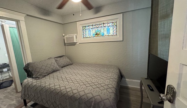 TINY unit in cottage in the middle of Downtown