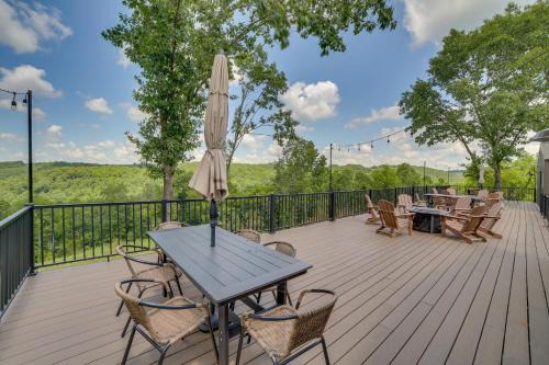 Off-Grid & Solar-Powered! Mtn-View Omaha Cabin
