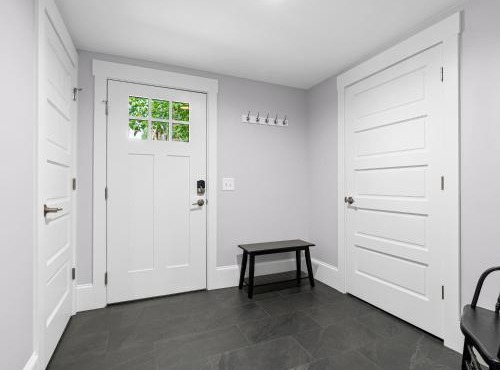 Downtown Retreat - Private Yard- Parking